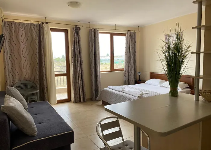 Apartment Complex Apolon *