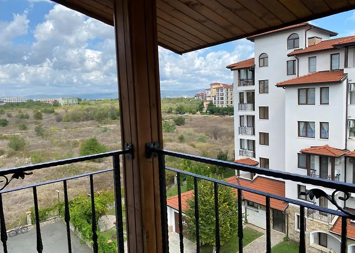 Apartment Complex Apolon *